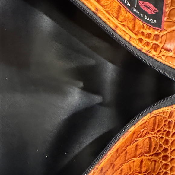 Makeup Junkie Embossed Leather makeup pouch El Dorado Cognac Bubble Gator - Picture 6 of 9